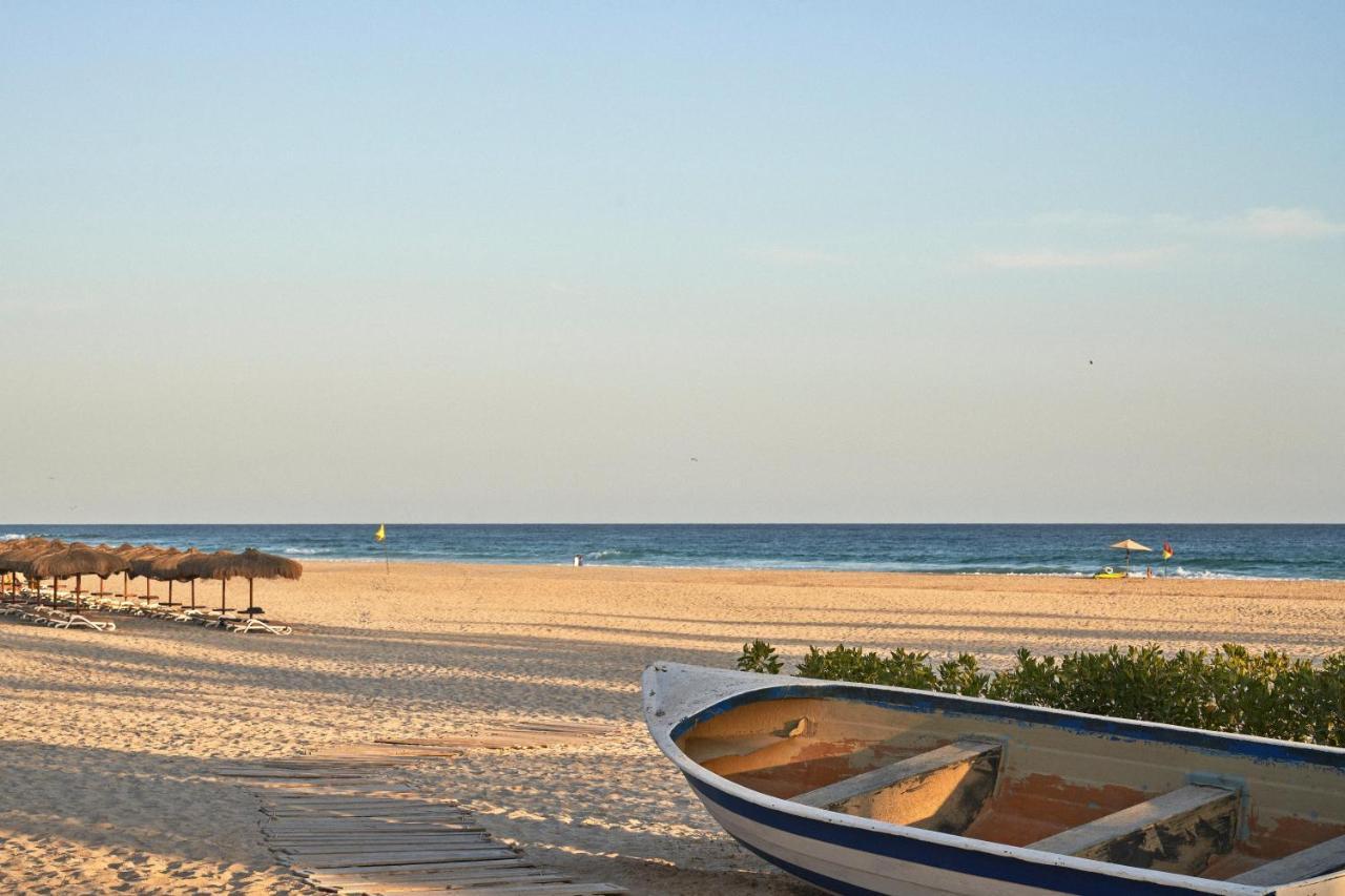 Fanar Hotel & Residences Салала Экстерьер фото Beach in the city of Cabo del Rey