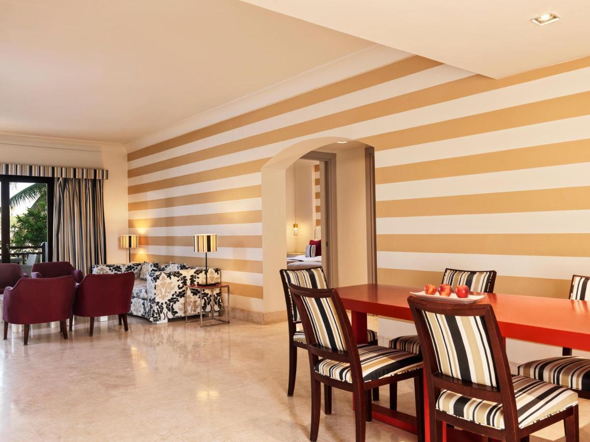 Fanar Hotel & Residences Салала Экстерьер фото A dining room