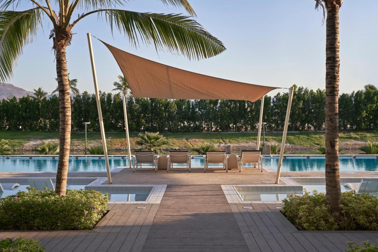 Fanar Hotel & Residences Салала Экстерьер фото The swimming pool at the Four Seasons Hotel, The Palm, Dubai
