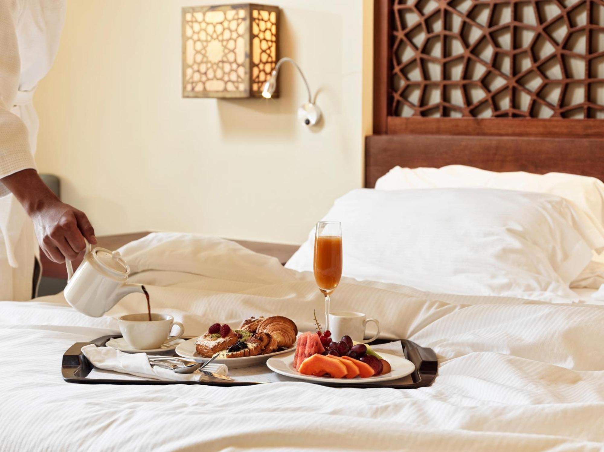 Fanar Hotel & Residences Салала Экстерьер фото Room service